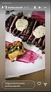 Djevojke uživaju u raznim istarskim specijalitetima.