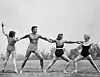 S kolegicama Jane Howard, Myrnom Hansen i Dani Crayne 1955.