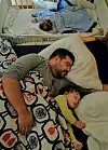 Noa i Neo mirni su jedino kada spavaju, a nekada i tata uspije zaspati s njima.