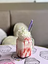 Osim čokolade, nude milkshake s okusima jagode, čokolade i banane