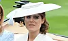 Princeza Eugenie nosila je 2018. široki šešir u ledeno plavoj, gotovo bijeloj boji iz kolekcije Emily London.