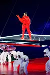 Za vrijeme svog nastupa Rihanna je lansirala svoj likvidni ruž za usne