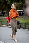 Džemper i sandale - pravi prijelazni look
