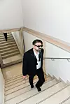 Smoking - Varteks, košulja i leptir mašna - vlasništvo stilista, sunčane naočale - Thiery Lasry, Alfa Vision optika, dioptrijske naočale Dita, Alfa Vision optika