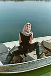 Balaklava GANNI, Garderoba Concept Store; top DEL CORE, Heraldi for women; rukavice ZARA; gaćice INTIMISSIMI; čizme iz fundusa stilistice