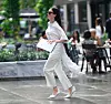 Anne Hathaway je i potrčala u Pradinim cipelama na petu