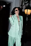 Za prvi izlazak u javnost s novom frizurom odabrala je i upečatljiv make-up look