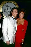 Jean-Claude Van Damme i Darcy LaPier.