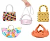 Torbica od perlica Shrimps 4400 kn/ mekana torbica apstraktnog uzorka 380 eura Cult Gaia/ kutija-torbica 896 funti Jacquemus/ žuta torbica s perlicama Shrimps mini tote torba od svile 863 eura The Row