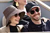 Lily Collins zajedno sa suprugom pratila je tenisčki meč, ali svima je za oko zapeo njezin - šešir