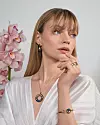 Modne fotografije i video nadahnute FREYWILLE kolekcijom Hommage à Claude Monet snimio je Ante Odak, styling potpisuje Ivana Pavić, šminku Sonja Kvesić, a u ulozi modela je Emma Galogaža