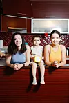 Aleksandra je svojoj mlađoj sestri takoreći druga mama, pomaže maksimalno, bez ikakvih pitanja, kao i njihov brat Ruslan