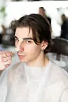 Toliko je dugo priželjkivao takvu emisiju da mu nije teško ni višesatno sjedenje u stolcu za vrijeme transformacije