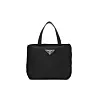 Pradina Nylon torbica vratila se na listu želja trendseterica (mali tote model - 900 eura, Farfetch)