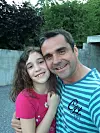 ‘Može se reći da sam povukla umjetničku crtu na tatu - završila sam osnovnu glazbenu školu, no gledajući ga u kazalištu prebacila sam se na drugo područje umjetnosti - glumu, s kojom se sigurno želim baviti u životu‘, govori Lara