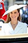 Kate je ponovila isti look kakav je imala na nedavnoj proslavi 80. obljetnice pobjede u II. svjetskom ratu u Londonu - samo što je ovaj put imala šešir širokog oboda