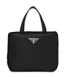 Pradina Nylon torbica vratila se na listu želja trendseterica (mali tote model - 900 eura, Farfetch)