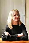 Australsko-britanska književnica Emilia Hart