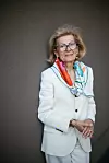 Nakon završene osnovne škole upisala je Četvrtu gimnaziju u današnjoj Mimari, a novinarstvo je u to vrijeme uopće nije zanimalo - želja joj je bila da postane liječnica