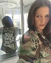 Catherine Zeta-Jones često je izražavala privrženost kraljici na razne načine