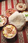 Beskvasni kruh i namaz od slanutka - hummus - najpoznatiji su arapski specijalitet