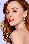 Ravne i smirene obrve - Phoebe Dynevor, zvijezda Bridgertona’.