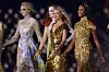S kolegicama Karen Elson, Kate Moss i Naomi Campbell na zatvaranju Olimpijskih igara u Londonu 2012.