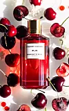 Cherry Cherry predvođen je crnom trešnjom u kombinaciji s citrusnim, cvjetnim i mošusnim notama EdP 60 ml, 96,99 € MANCERA
