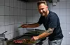 Marina, 310525. Chef Ivan Pazanin pripremao je jela od svjeze tune na otvaranju restorana Citadela u Marini.