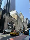 Jedna od luksuznih trgovina u New Yorku je i Louis Vuitton na famoznoj Petoj aveniji