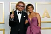 Erik Messerschmidt osvojio je Oscara za kameru u filmu 'Mank' pozira s Halle Berry.