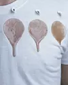 Pigment se trajno aplicira na pamučnu bijelu majicu ​