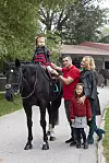 Petra i Stjepan često vode Emmu na hipodrom i velika im je želja u njene aktivnosti uvrstiti terapijsko jahanje