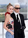 Lily Rose Depp s Karl Lagerfeldom, legendarnim dizajnerom koji ju je 2015. angažirao kao zaštitno lice Chanela