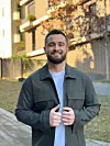 Matija Cvek nosi odijelo brenda Varteks
