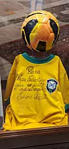U Vatikanskim muzejima je izložen i dres legendarnog brazilskog nogometaša Pelea