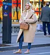 Nicky Hilton u teddy kaputu šeta ulicama New Yorka.