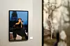 Modna fotografija s Eiffelovim tornjem u pozadini iz 1976. godine