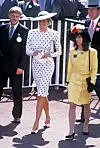 Princeza Diana nosila je sličan outfit na Ascotu.