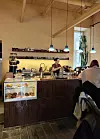 U drugom dijelu prostora kojeg odvaja zidani luk, nalazi se bar