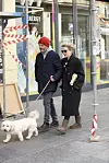 Mile i Ivana Kekin sa psom u šetnji Zagrebom