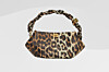 Ganni Bou kožna torba s leopard uzorkom (363 eura)