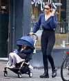 Irina Shayk zna koje su najudobnije čizme za šetnju s kćerkicom