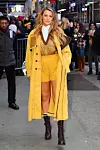 Blake Lively nosi čizme s Valentino potpisom