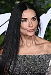 Demi Moore je među prvima iznenadila 'usukanim' licem