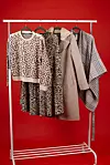 Vesta Studio Armour Centra, 44,99€/ Suknja Image Haddad, 79,90 €/ Kaput Gerry Weber, 339,99 €/ Pelerina Benetton Aria, 49,95 €