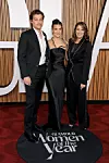 Jake Bongiovi i Millie Bobby Brown s njegovom majkom Dorotheom na crvenom tepihu