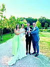 Mladenci s kumovima, manekenkom i voditeljicom Ivom Šarić te veslačem Antom Kušurinom