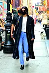 Kendall Jenner voli nositi traperice ravnih nogavica.