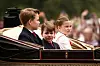 Prinčevi George i Louis u kočiji s princezom Charlotte